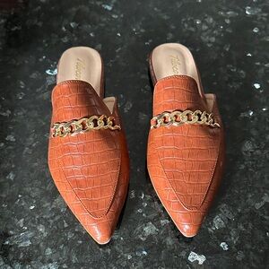 Tilocow Brown Croc-Embossed Mules with Gold Chain Backless Slip On Flats